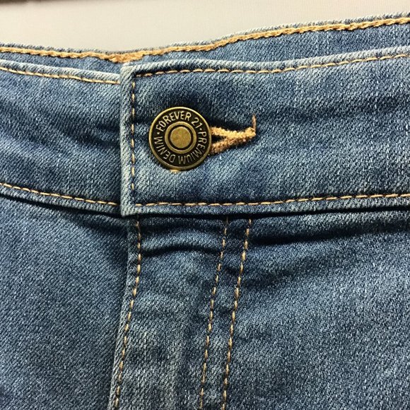 NWT-High Waisted, Wide Leg Jeans - Picture 4 of 7